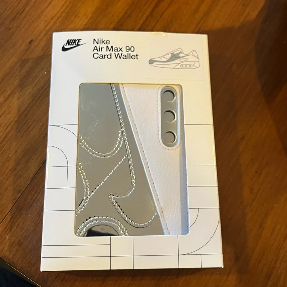 Nike Air Max 90 Card Case Wallet new white silver Polyurethane.